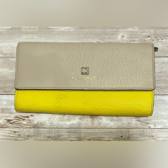 Kate Spade Wallet Womens Beige/Yellow Sandra Southport Avenue Leather Trifold - Picture 1 of 15